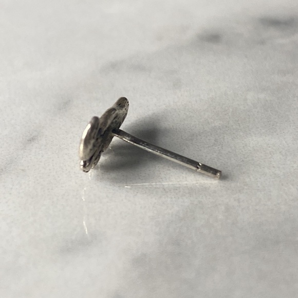 Dinosaur stud‎ earring - Picture 2 of 4